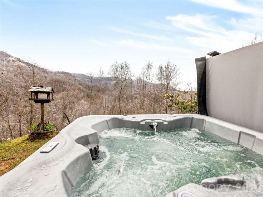 171 Jade Drive, Clyde, NC 28721.  MLS# CAR4404580, YatesRealty ID 37474. 