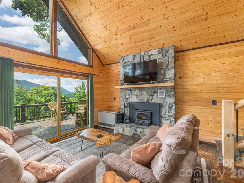 171 Jade Drive, Clyde, NC 28721.  MLS# CAR4404580, YatesRealty ID 37474. 