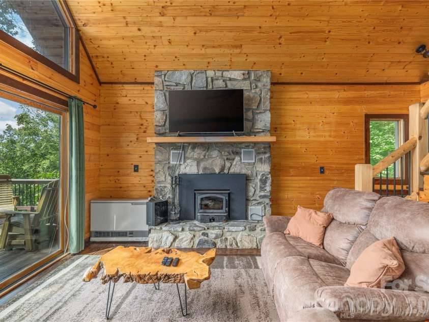 171 Jade Drive, Clyde, NC 28721.  MLS# CAR4404580, YatesRealty ID 37474. 