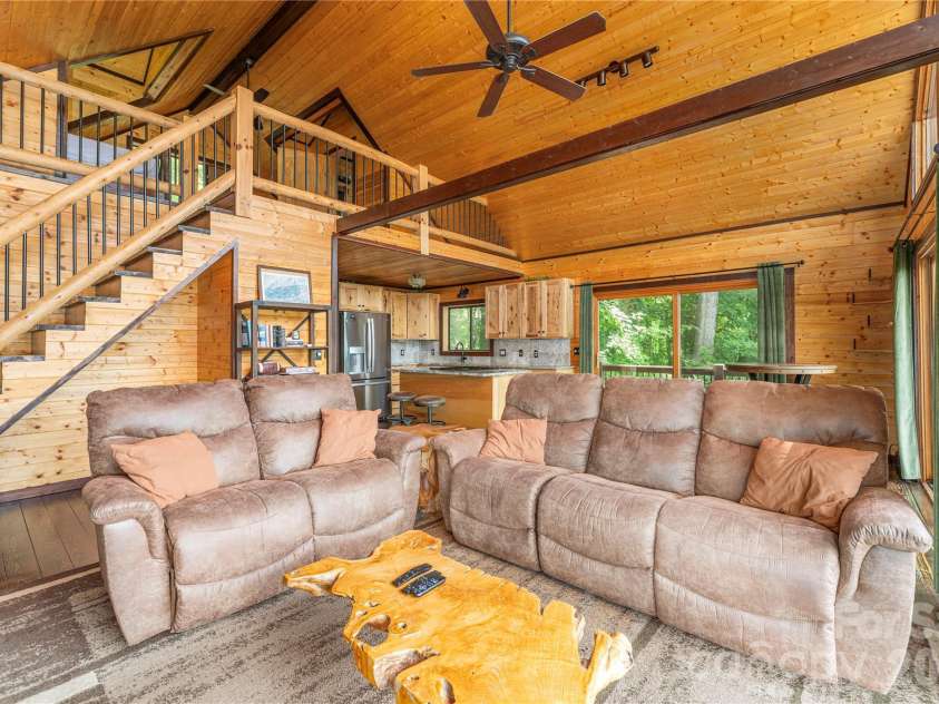 171 Jade Drive, Clyde, NC 28721.  MLS# CAR4404580, YatesRealty ID 37474. 