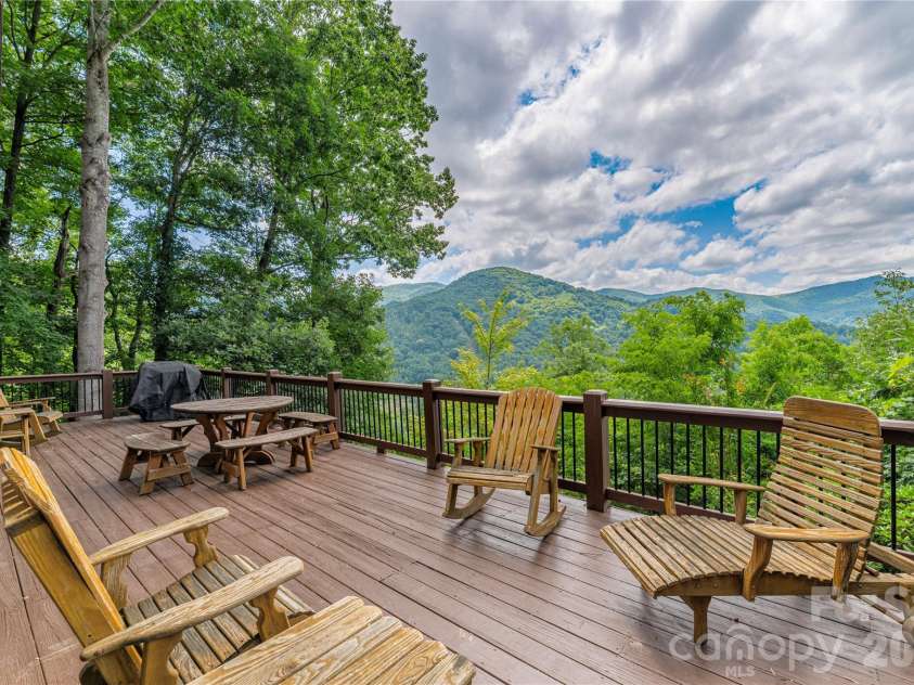 171 Jade Drive, Clyde, NC 28721.  MLS# CAR4404580, YatesRealty ID 37474. 