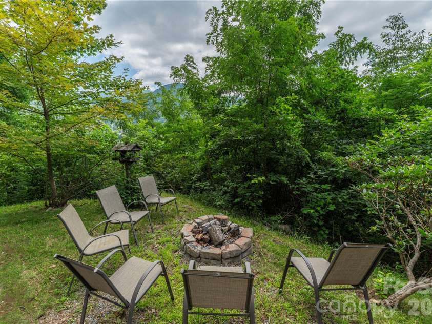 171 Jade Drive, Clyde, NC 28721.  MLS# CAR4404580, YatesRealty ID 37474. 