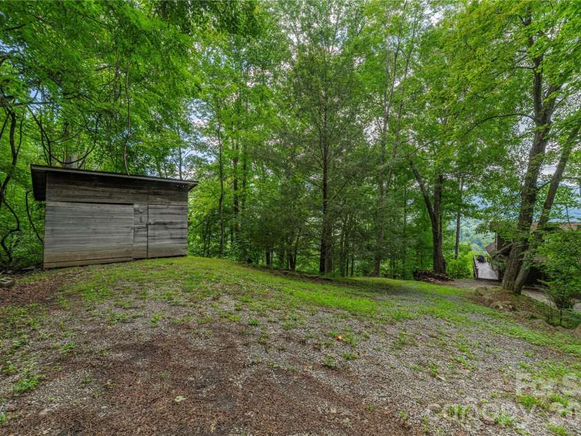 171 Jade Drive, Clyde, NC 28721.  MLS# CAR4404580, YatesRealty ID 37474. 