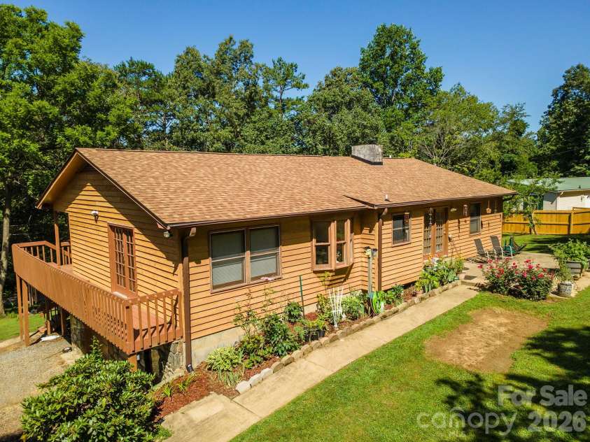 35 Upper Moffitt Road, Asheville, NC 28805.  MLS# CAR4404333, YatesRealty ID 37475. 