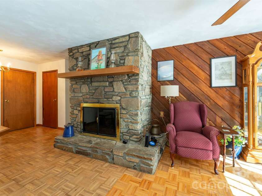 35 Upper Moffitt Road, Asheville, NC 28805.  MLS# CAR4404333, YatesRealty ID 37475. 