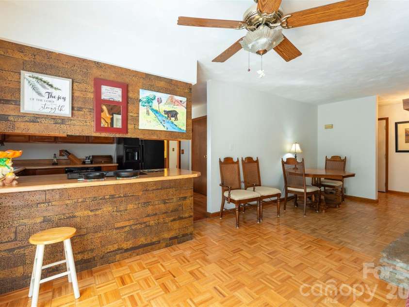 35 Upper Moffitt Road, Asheville, NC 28805.  MLS# CAR4404333, YatesRealty ID 37475. 
