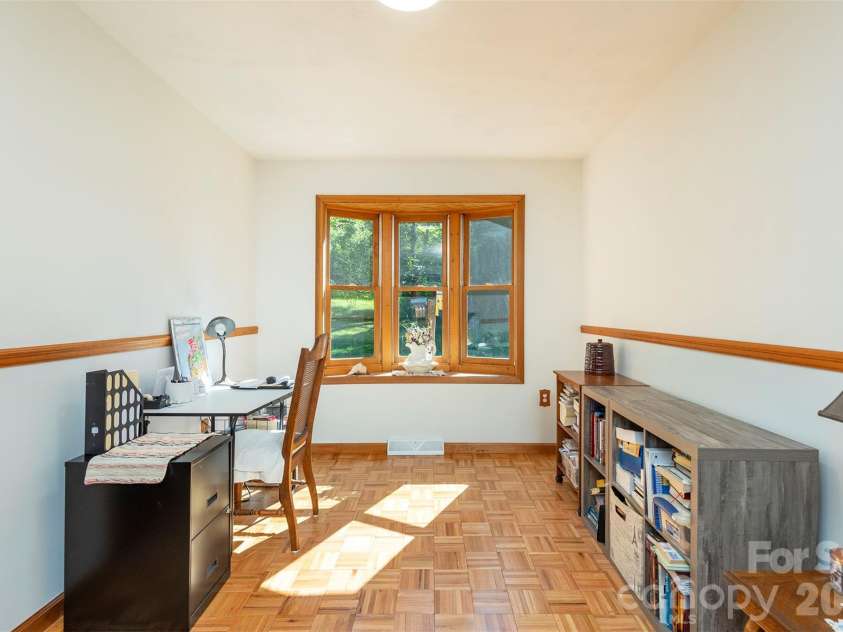 35 Upper Moffitt Road, Asheville, NC 28805.  MLS# CAR4404333, YatesRealty ID 37475. 