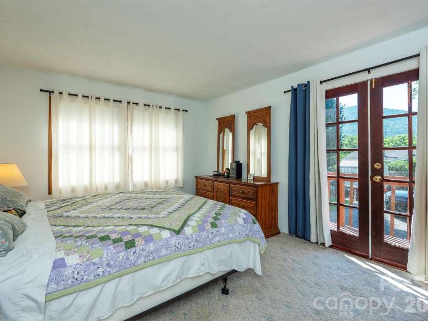 35 Upper Moffitt Road, Asheville, NC 28805.  MLS# CAR4404333, YatesRealty ID 37475. 