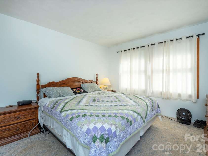 35 Upper Moffitt Road, Asheville, NC 28805.  MLS# CAR4404333, YatesRealty ID 37475. 