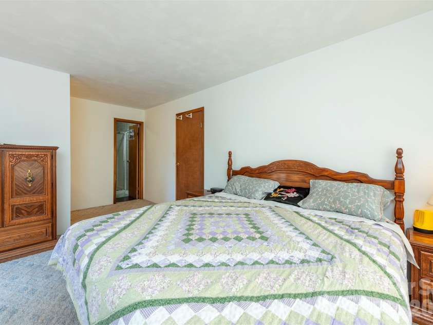35 Upper Moffitt Road, Asheville, NC 28805.  MLS# CAR4404333, YatesRealty ID 37475. 