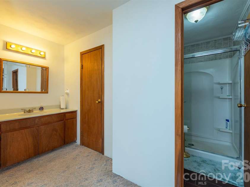 35 Upper Moffitt Road, Asheville, NC 28805.  MLS# CAR4404333, YatesRealty ID 37475. 