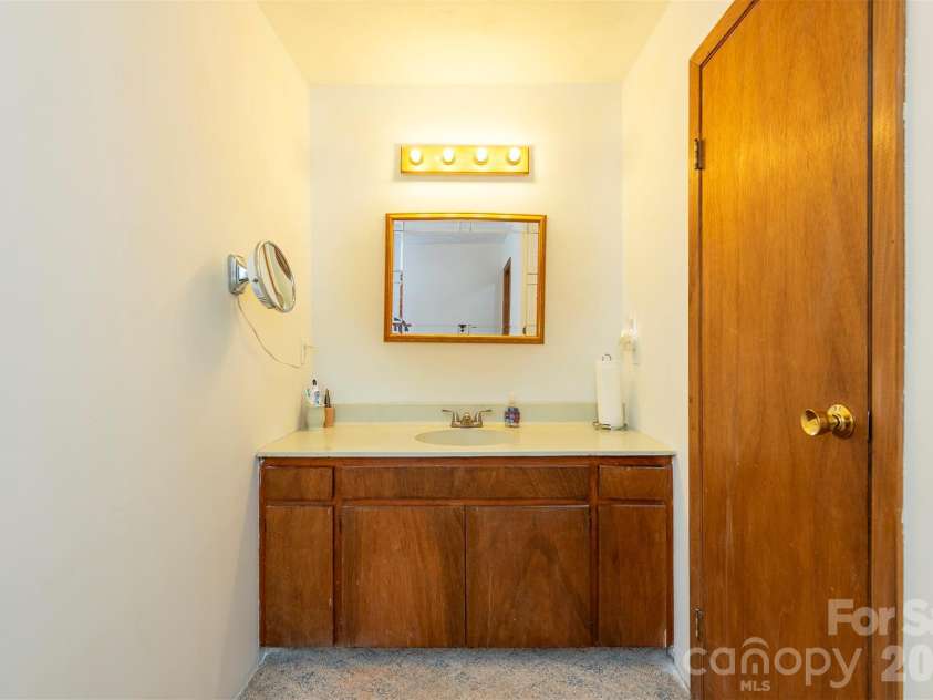 35 Upper Moffitt Road, Asheville, NC 28805.  MLS# CAR4404333, YatesRealty ID 37475. 