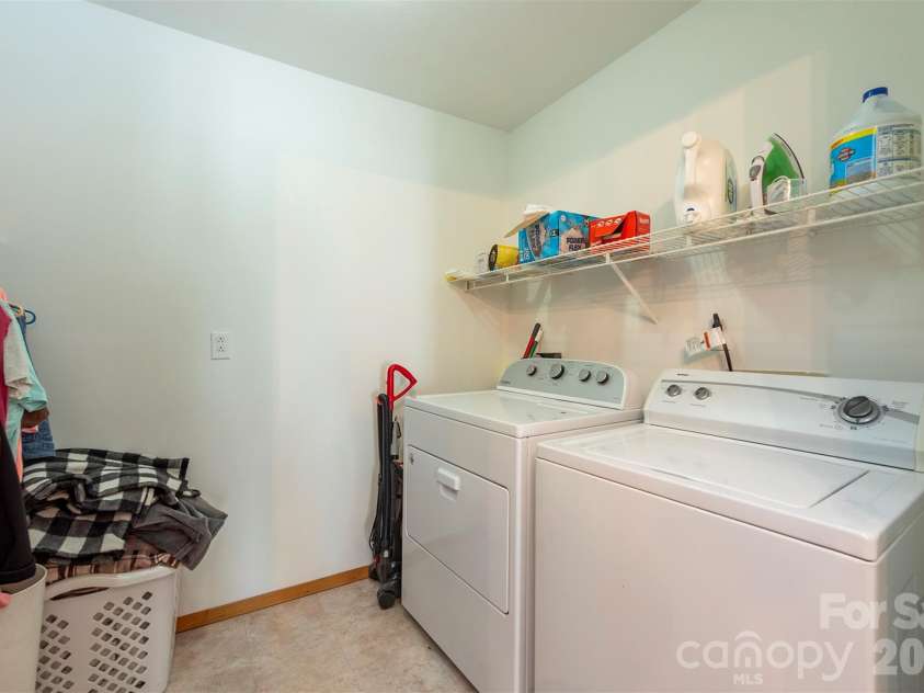 35 Upper Moffitt Road, Asheville, NC 28805.  MLS# CAR4404333, YatesRealty ID 37475. 