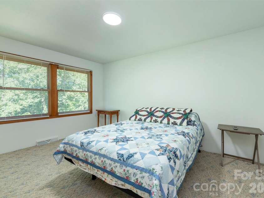 35 Upper Moffitt Road, Asheville, NC 28805.  MLS# CAR4404333, YatesRealty ID 37475. 