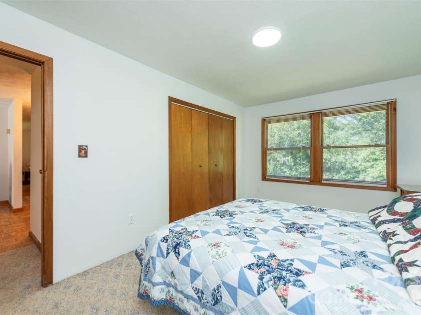 35 Upper Moffitt Road, Asheville, NC 28805.  MLS# CAR4404333, YatesRealty ID 37475. 