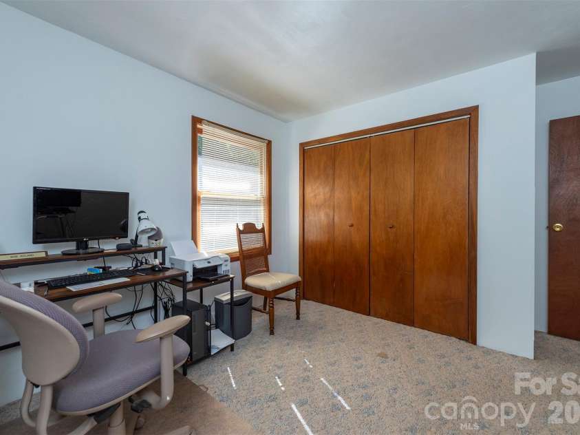 35 Upper Moffitt Road, Asheville, NC 28805.  MLS# CAR4404333, YatesRealty ID 37475. 