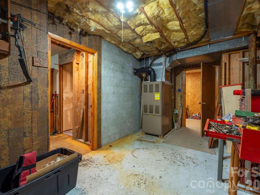 35 Upper Moffitt Road, Asheville, NC 28805.  MLS# CAR4404333, YatesRealty ID 37475. 