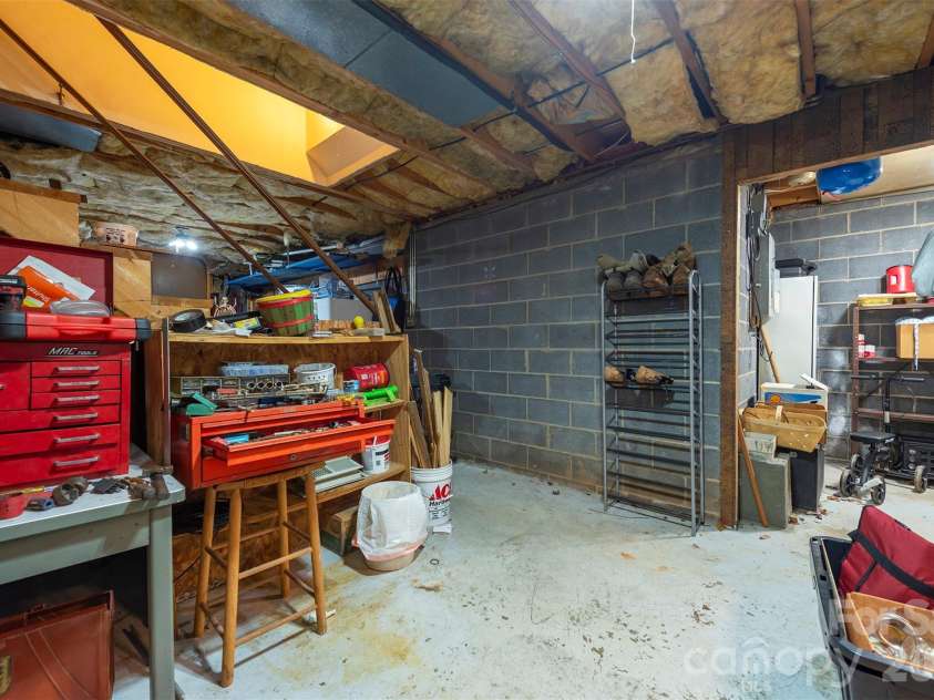 35 Upper Moffitt Road, Asheville, NC 28805.  MLS# CAR4404333, YatesRealty ID 37475. 