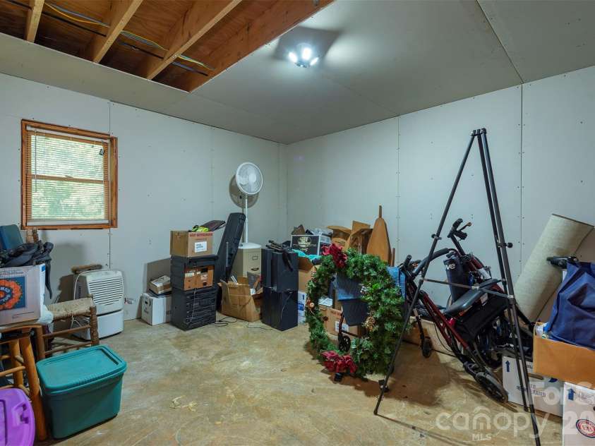 35 Upper Moffitt Road, Asheville, NC 28805.  MLS# CAR4404333, YatesRealty ID 37475. 