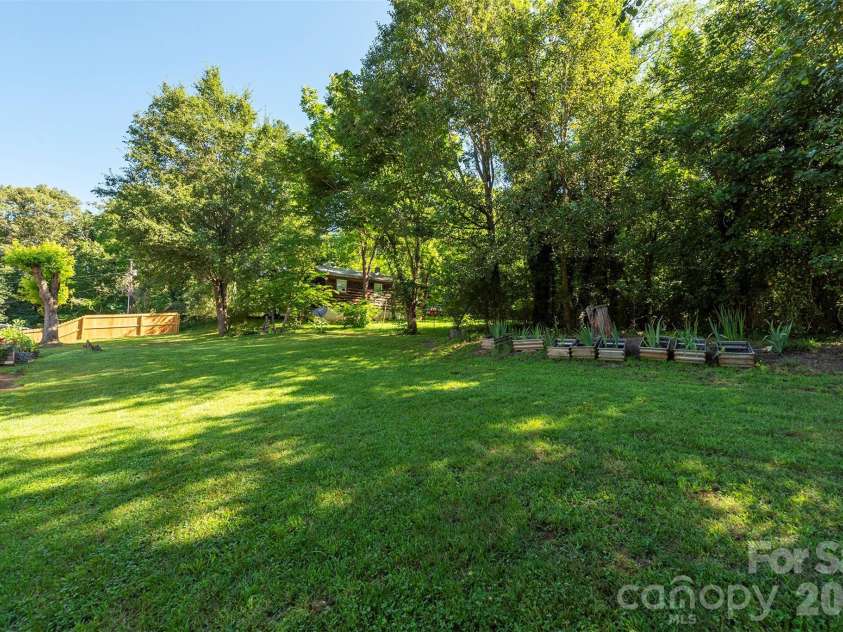 35 Upper Moffitt Road, Asheville, NC 28805.  MLS# CAR4404333, YatesRealty ID 37475. 