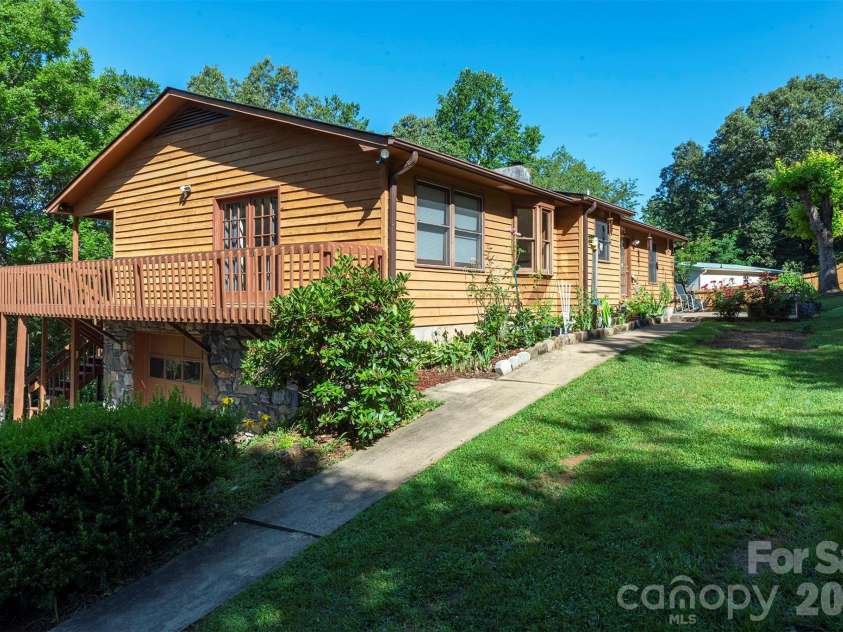 35 Upper Moffitt Road, Asheville, NC 28805.  MLS# CAR4404333, YatesRealty ID 37475. 