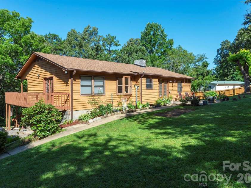 35 Upper Moffitt Road, Asheville, NC 28805.  MLS# CAR4404333, YatesRealty ID 37475. 