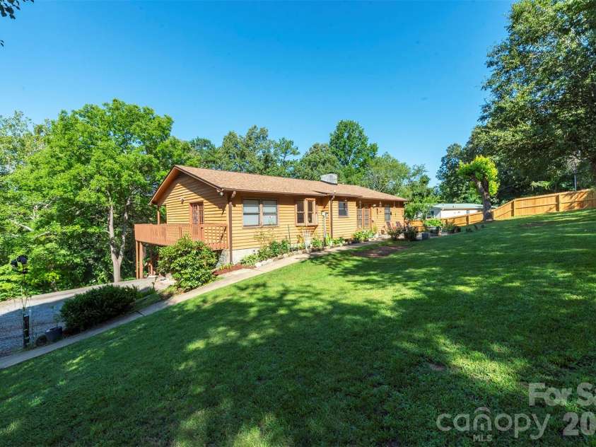 35 Upper Moffitt Road, Asheville, NC 28805.  MLS# CAR4404333, YatesRealty ID 37475. 