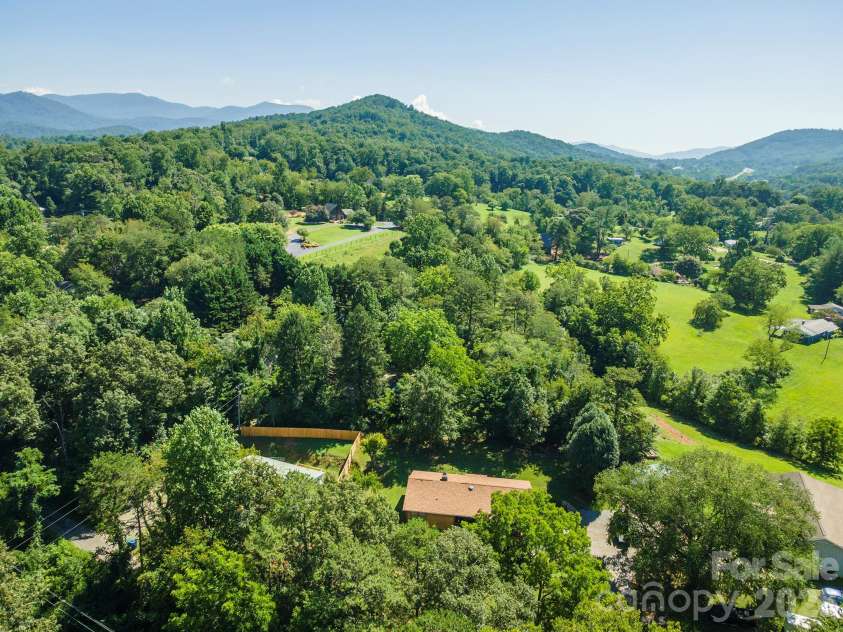 35 Upper Moffitt Road, Asheville, NC 28805.  MLS# CAR4404333, YatesRealty ID 37475. 