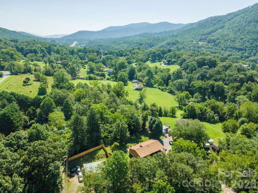 35 Upper Moffitt Road, Asheville, NC 28805.  MLS# CAR4404333, YatesRealty ID 37475. 