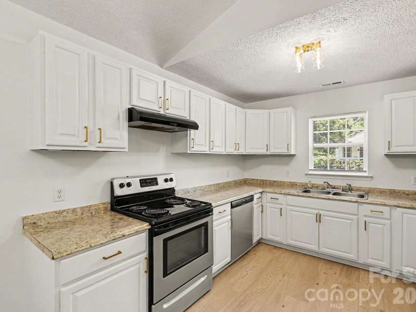 317 Baker Street, Rock Hill, SC 29730.  MLS# CAR4404927, YatesRealty ID 37479. 