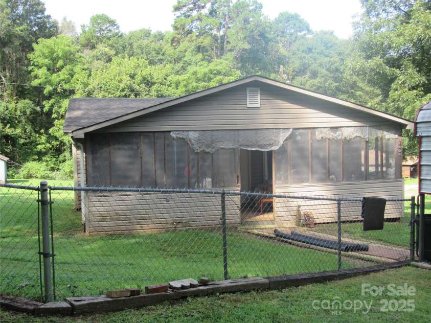 1000 JL Tyson Drive, Gastonia, NC 28056.  MLS# CAR4234372, YatesRealty ID 3748. 