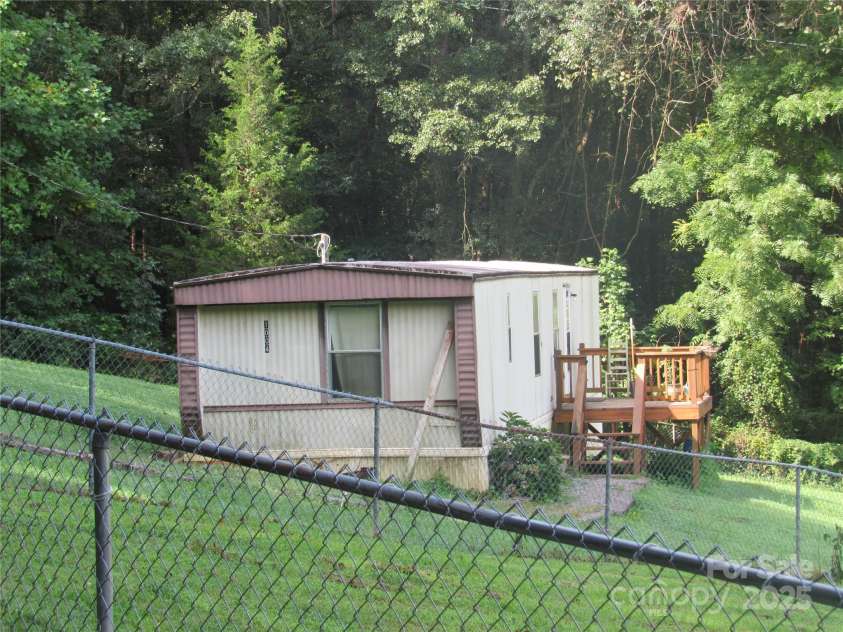 1000 JL Tyson Drive, Gastonia, NC 28056.  MLS# CAR4234372, YatesRealty ID 3748. 