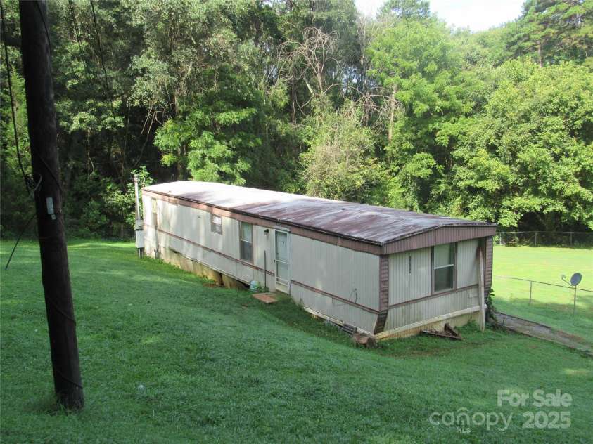 1000 JL Tyson Drive, Gastonia, NC 28056.  MLS# CAR4234372, YatesRealty ID 3748. 