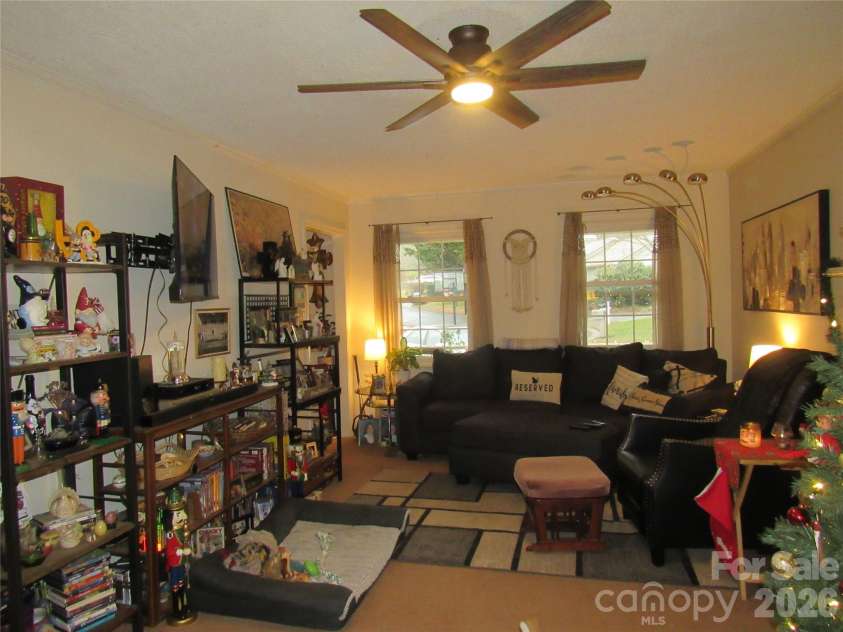 19 Westminster Drive, Asheville, NC 28804.  MLS# CAR4331483, YatesRealty ID 3748. 