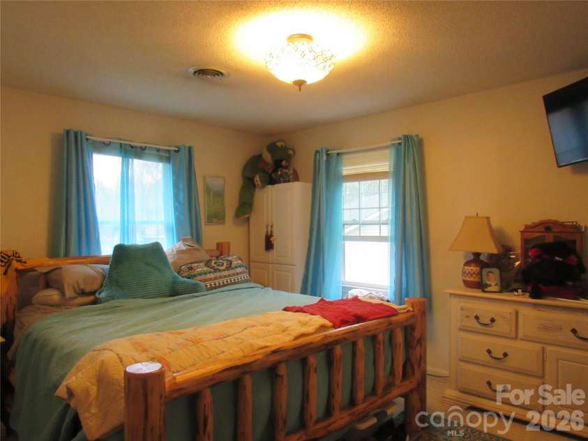 19 Westminster Drive, Asheville, NC 28804.  MLS# CAR4331483, YatesRealty ID 3748. 