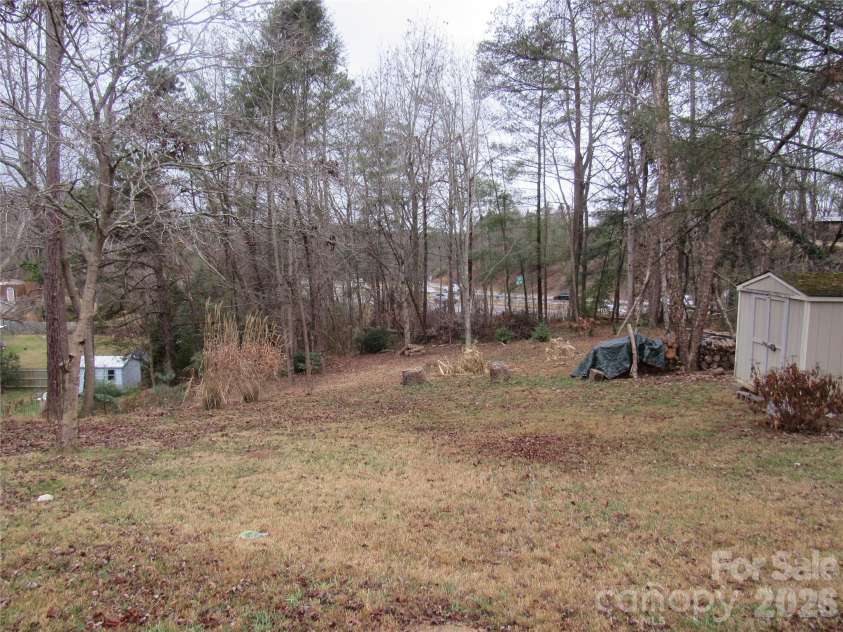 19 Westminster Drive, Asheville, NC 28804.  MLS# CAR4331483, YatesRealty ID 3748. 