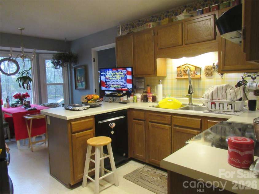 19 Westminster Drive, Asheville, NC 28804.  MLS# CAR4331483, YatesRealty ID 3748. 