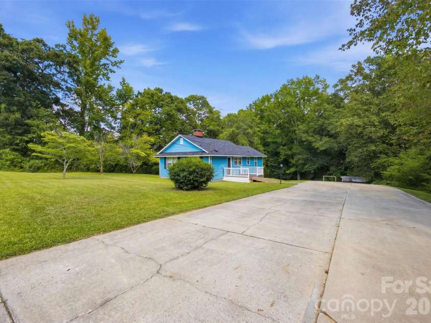 1471 Winthrop Avenue, Lancaster, SC 29720.  MLS# CAR4405167, YatesRealty ID 37480. 