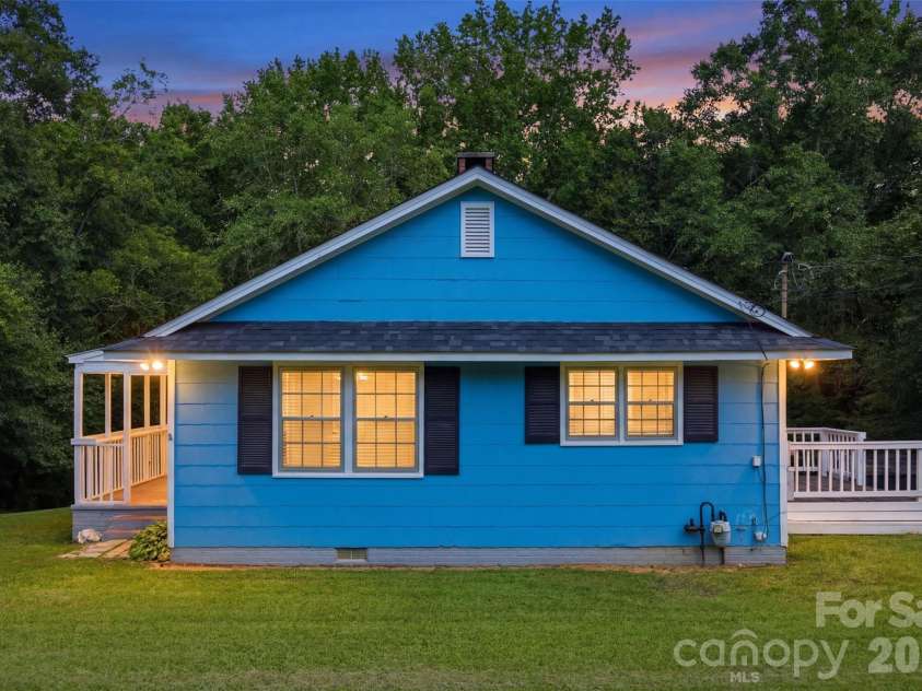 1471 Winthrop Avenue, Lancaster, SC 29720.  MLS# CAR4405167, YatesRealty ID 37480. 