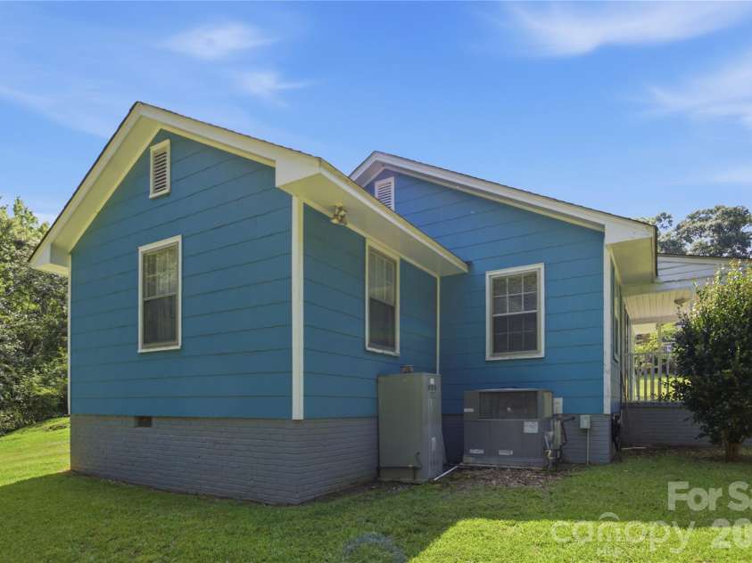 1471 Winthrop Avenue, Lancaster, SC 29720.  MLS# CAR4405167, YatesRealty ID 37480. 