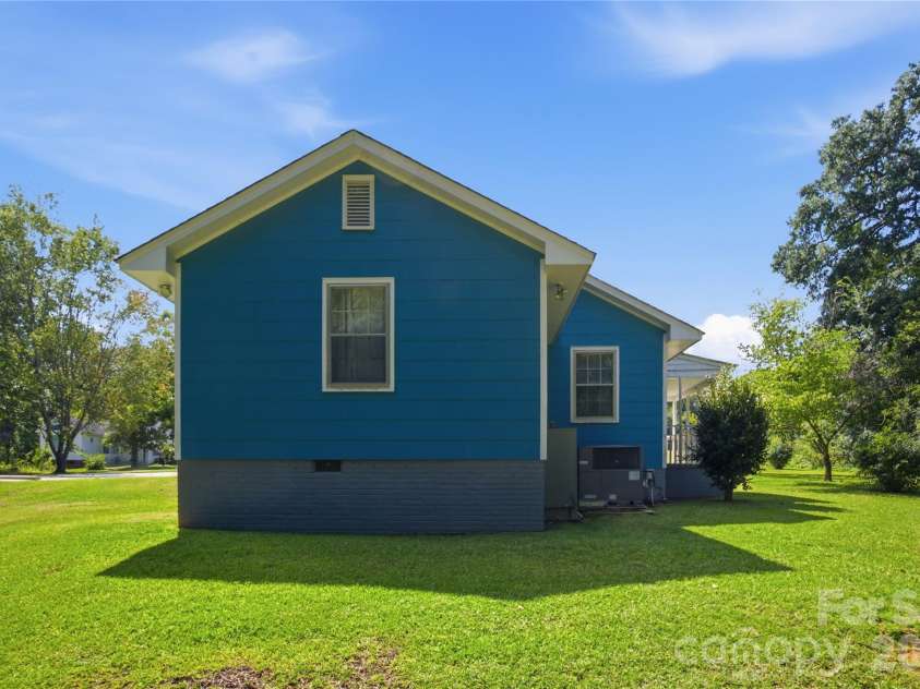 1471 Winthrop Avenue, Lancaster, SC 29720.  MLS# CAR4405167, YatesRealty ID 37480. 