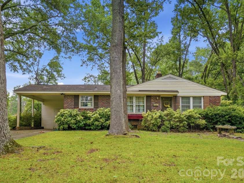 610 Laurel Court, Lancaster, SC 29720.  MLS# CAR4401615, YatesRealty ID 37482. 