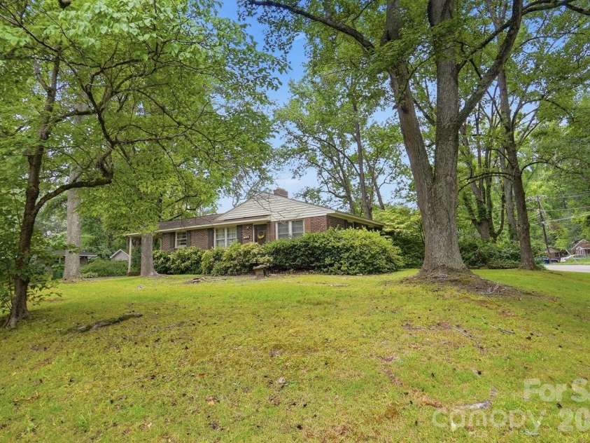 610 Laurel Court, Lancaster, SC 29720.  MLS# CAR4401615, YatesRealty ID 37482. 