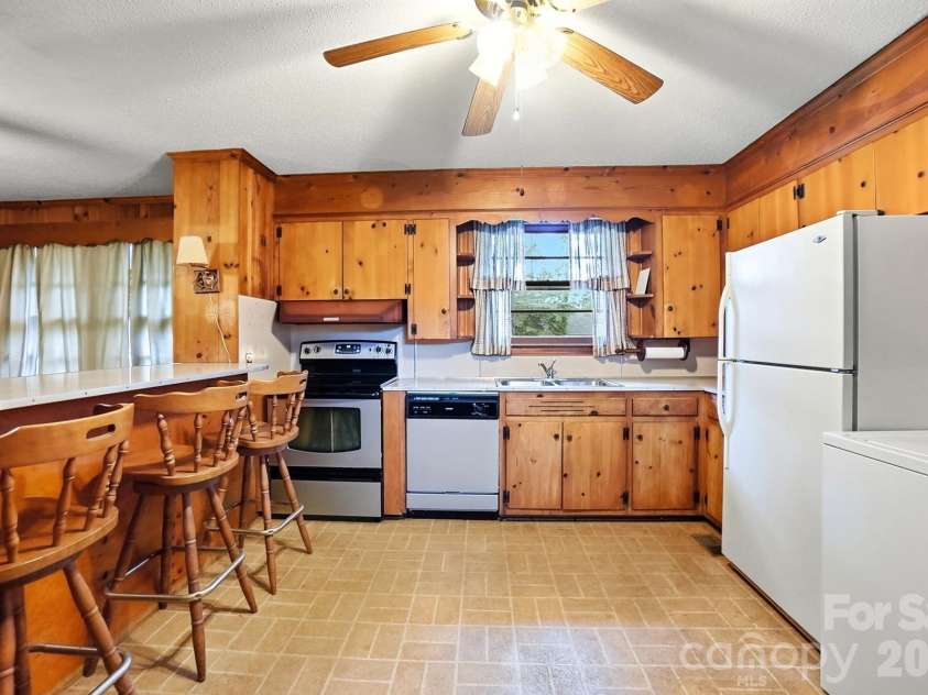 610 Laurel Court, Lancaster, SC 29720.  MLS# CAR4401615, YatesRealty ID 37482. 