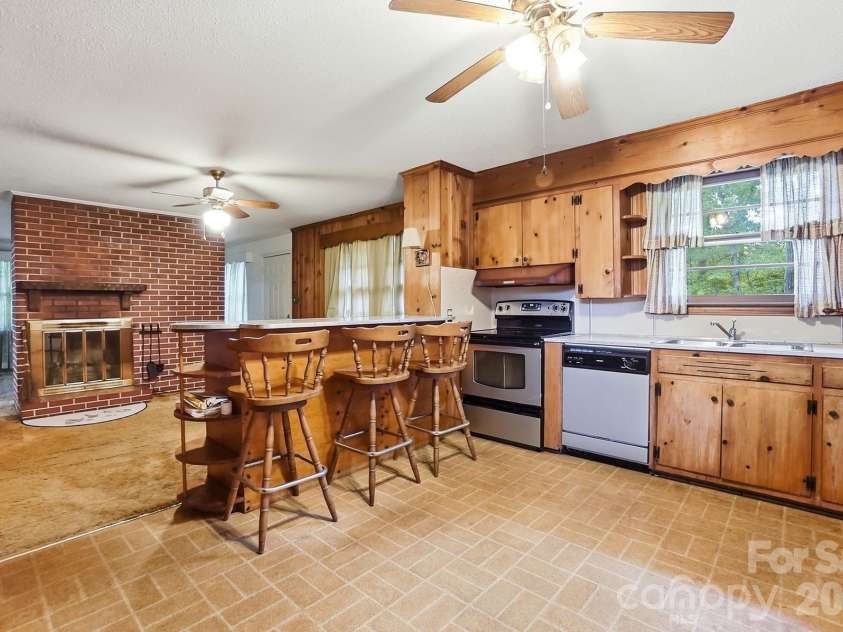 610 Laurel Court, Lancaster, SC 29720.  MLS# CAR4401615, YatesRealty ID 37482. 