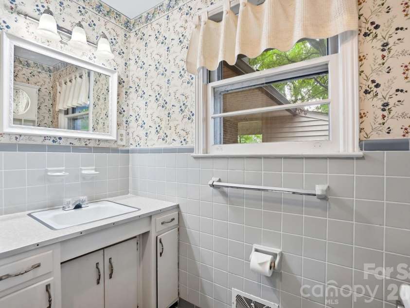 610 Laurel Court, Lancaster, SC 29720.  MLS# CAR4401615, YatesRealty ID 37482. 