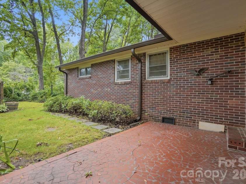 610 Laurel Court, Lancaster, SC 29720.  MLS# CAR4401615, YatesRealty ID 37482. 