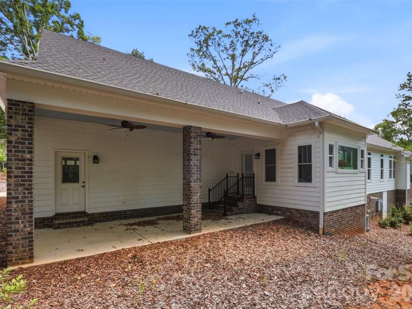 2698 Oakhurst Drive, Rock Hill, SC 29732.  MLS# CAR4403425, YatesRealty ID 37483. 