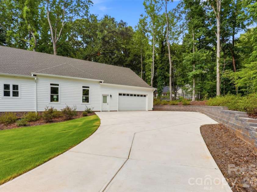 2698 Oakhurst Drive, Rock Hill, SC 29732.  MLS# CAR4403425, YatesRealty ID 37483. 