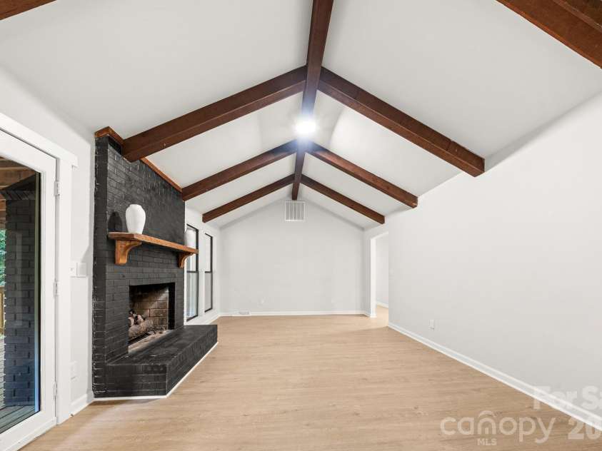 4739 Squirrel Nest Lane, Charlotte, NC 28227.  MLS# CAR4405173, YatesRealty ID 37484. 